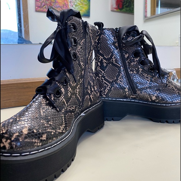 🤎Boots🤎 - Picture 2 of 4